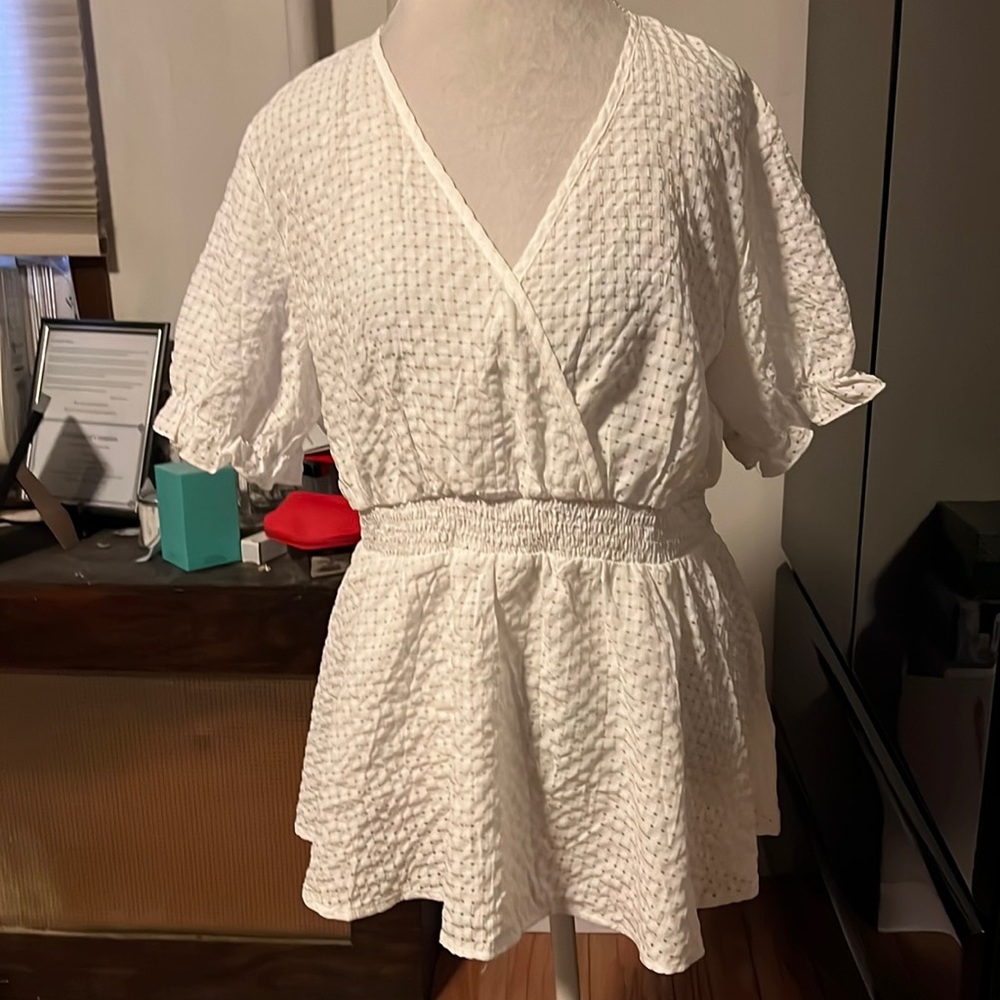 🆑FINAL PRICE‼️ SHEIN curve size 2xl white top with sheer square design